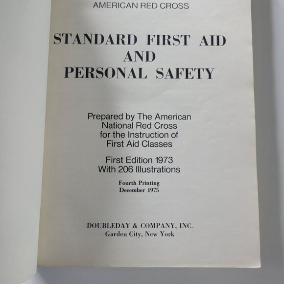 Red Cross Standard First Aid Personal Safety Book 1975‎ Vintage Health Guide - Picture 6 of 10